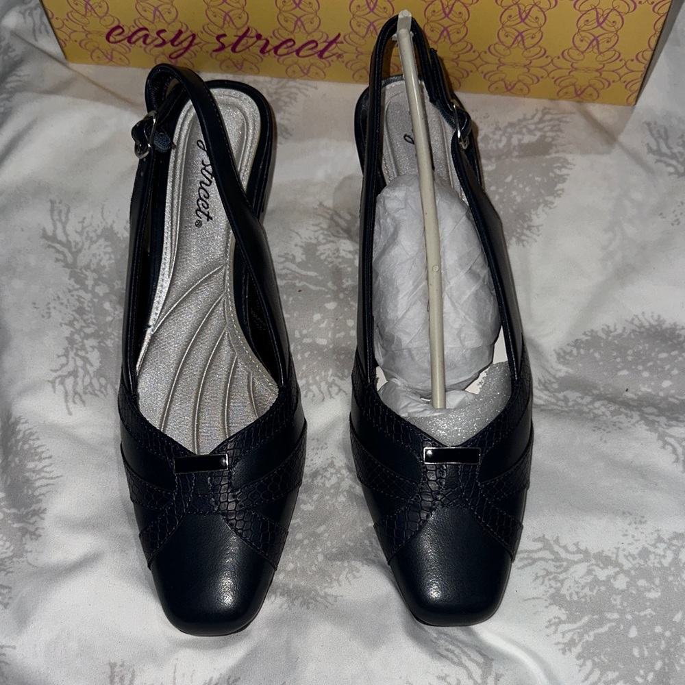 Easy Street Women's Black Slingback Shoes